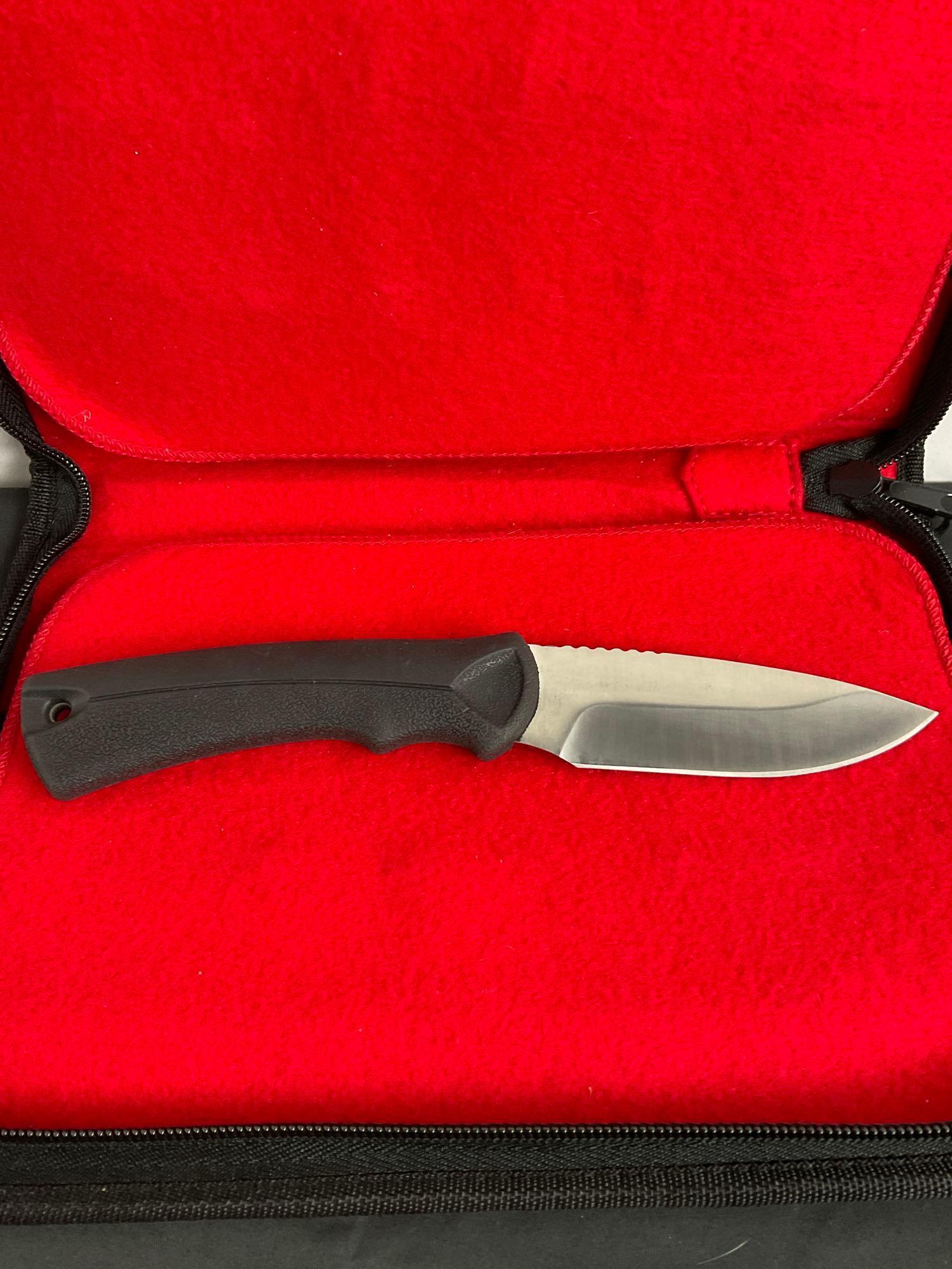 2x New In Box Buck Fixed Blade Knives in Sheathes - Numbered 679 & 113 - See pics
