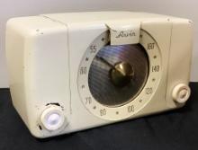 Arvin 1960 Tube Radio - Bakelite Case, 10½"x5½"x6", Working