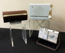 Hitachi Transistor Radio;     Lloyds Calendar Radio;     Westinghouse Clock