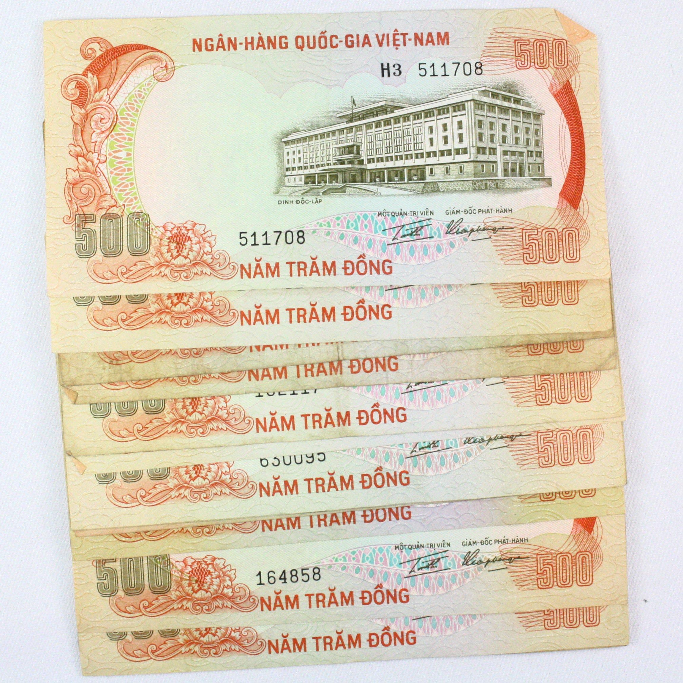 Lot of 25 1972 Vietnam 500 dong banknotes