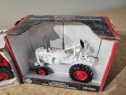 Ertl Farmall Cub Tractor NIB