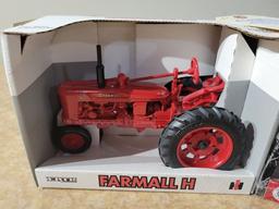 Ertl Farmall Super M & Farmall H