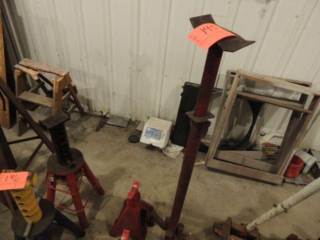 1 tall and 2 short jack stands