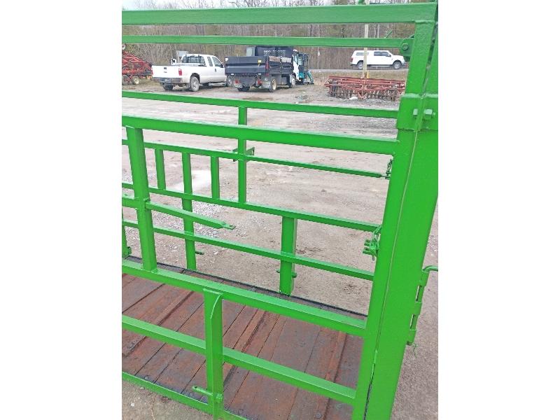 Cattle Chute With End Gate