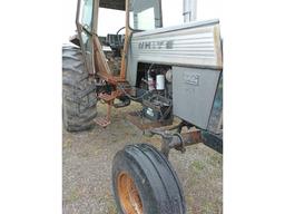 White Field Boss 2-70 Cab Tractor