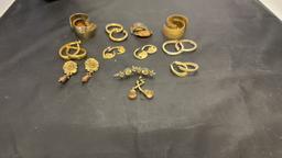 12 PAIR OF GOLD TONE FASHION EARRINGS