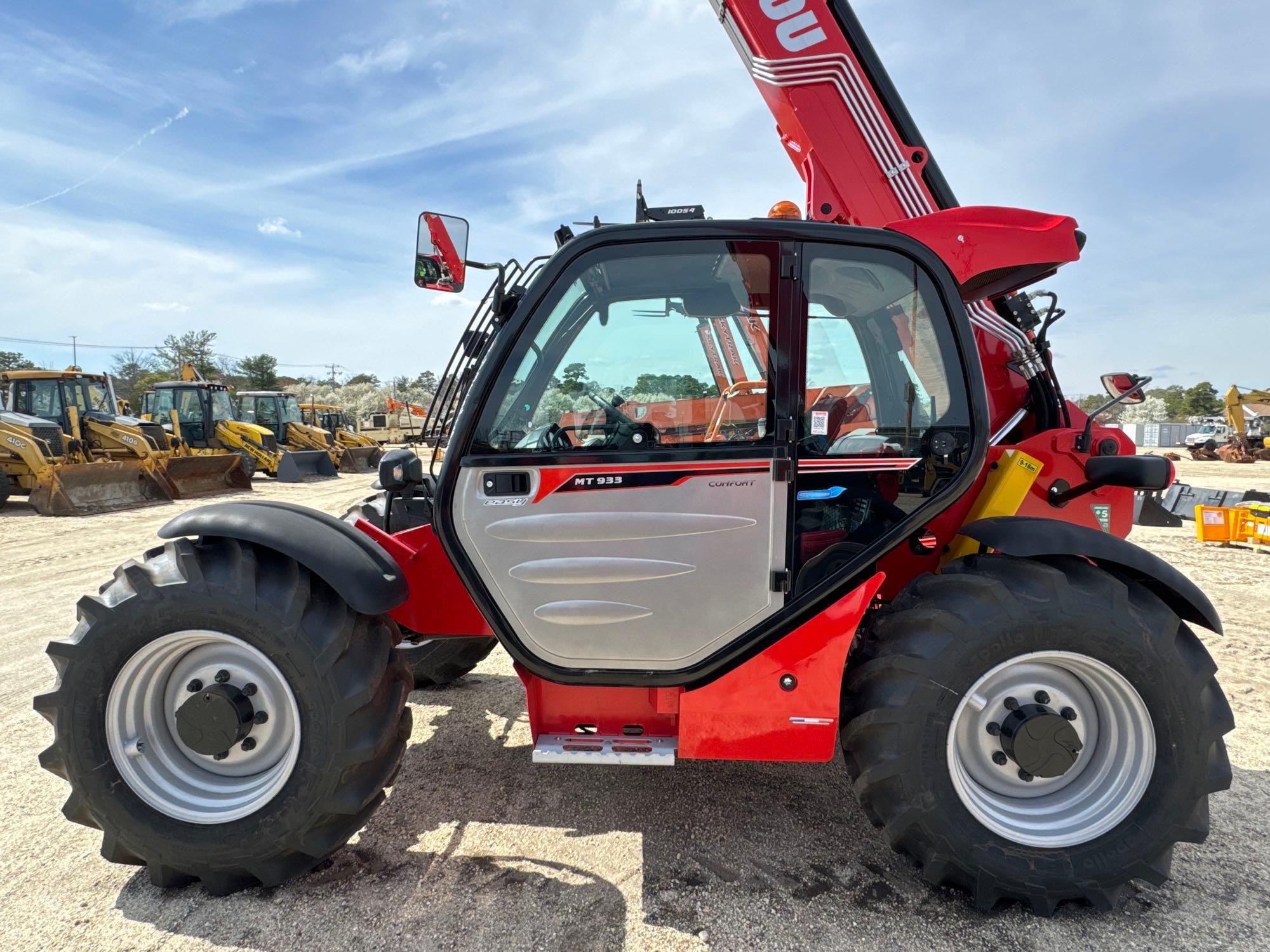 NEW UNUSED MANITOU...MT933 EASY TELESCOPIC FORKLIFT 4x4, powered by diesel engine, equipped with