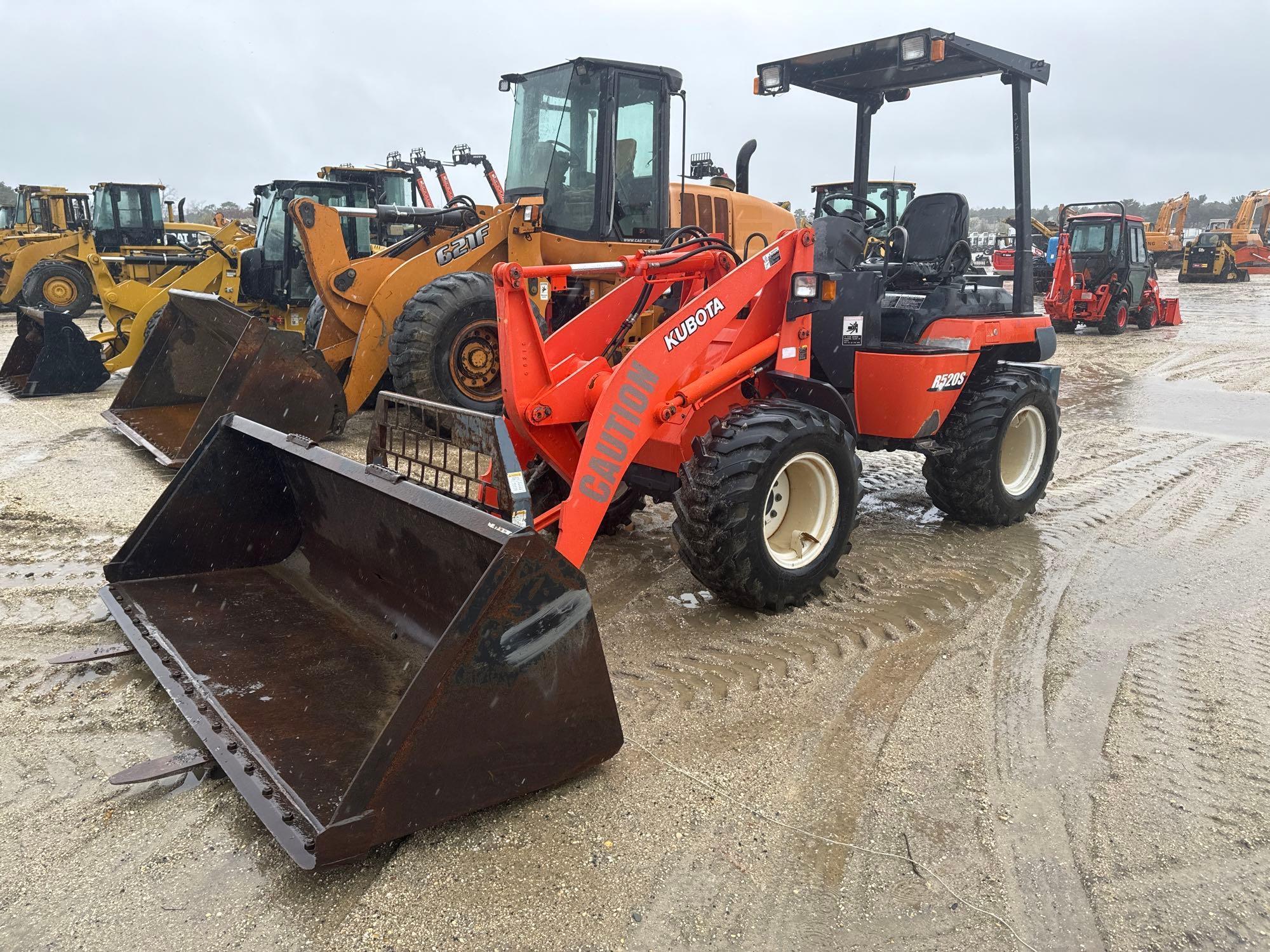2010 KUBOTA R520S RUBBER TIRED LOADER SN:11076 powered by Kubota diesel engine, equipped with OROPS,