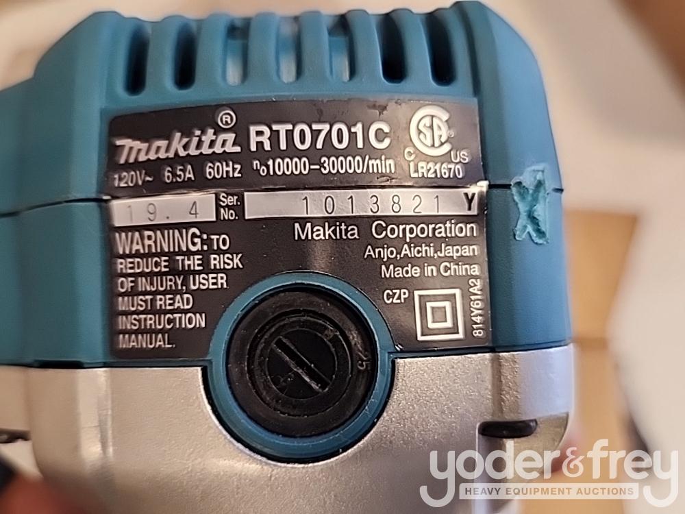Makita  1 1/4 Hp Compact Router, RT0701C (1 Yr Factory Warranty) Recon