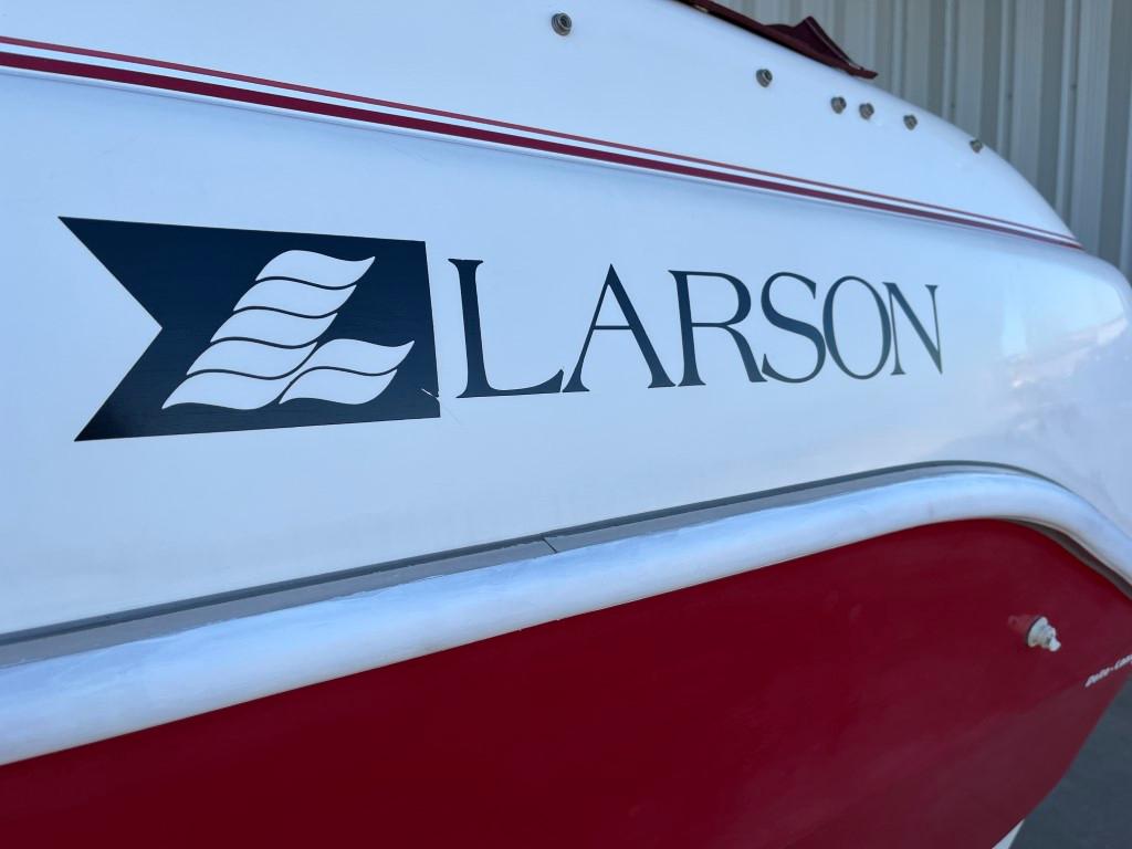 Larson 220SEI Boat