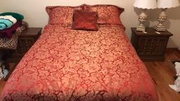 Full Size Bed w/Comforter, Bedskirt, Shams, T