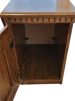 End Table w/1 Door and Magazine Rack