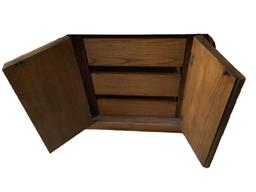 Triple Dresser w/6 Drawers & 2 Doors