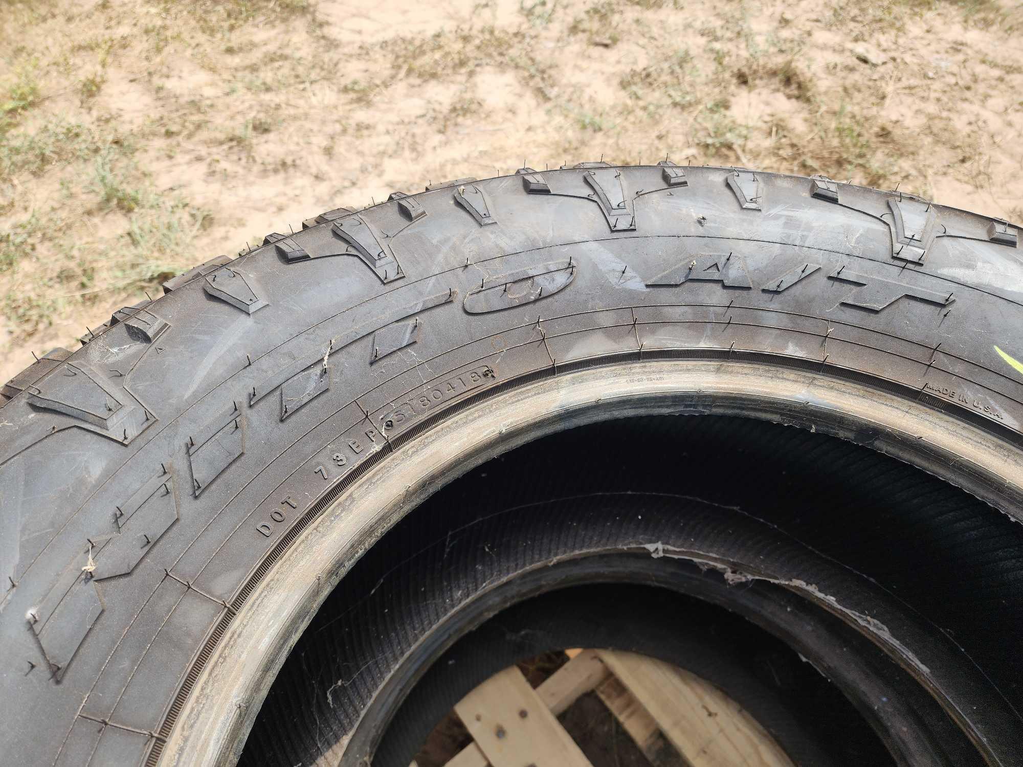 (4) Tires w/a Rota Flex 5th Wheel Pin Box