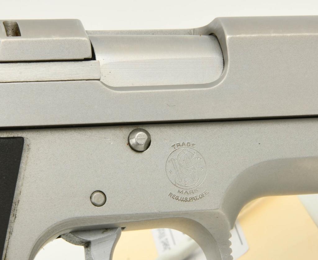 Smith & Wesson Model 4516-1 Semi Auto Pistol .45