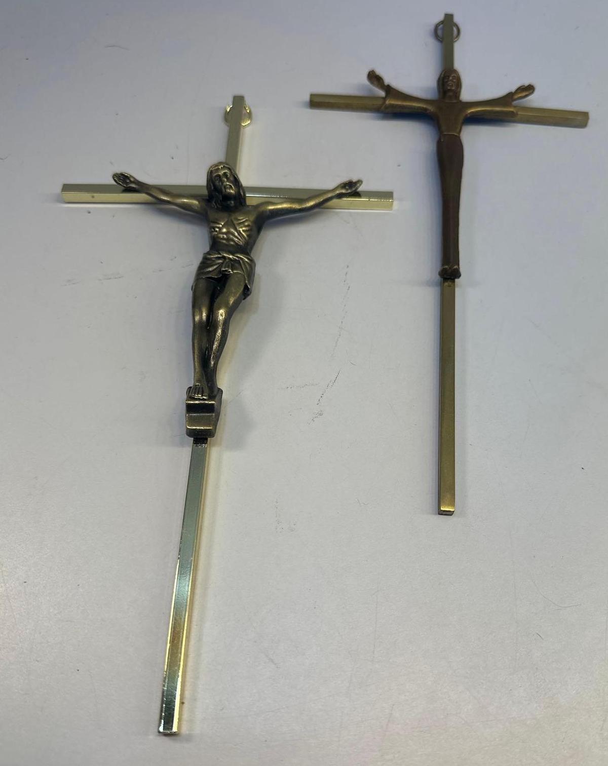 2 Vintage 10 Inch Brass Gold Tone Mixed Metal Jesus On The Cross