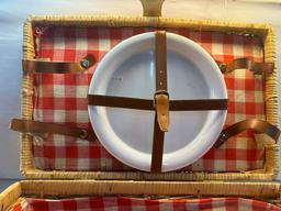 Wicker Picnic Basket With Handles Has Plates,Cups,Utensils,Etc