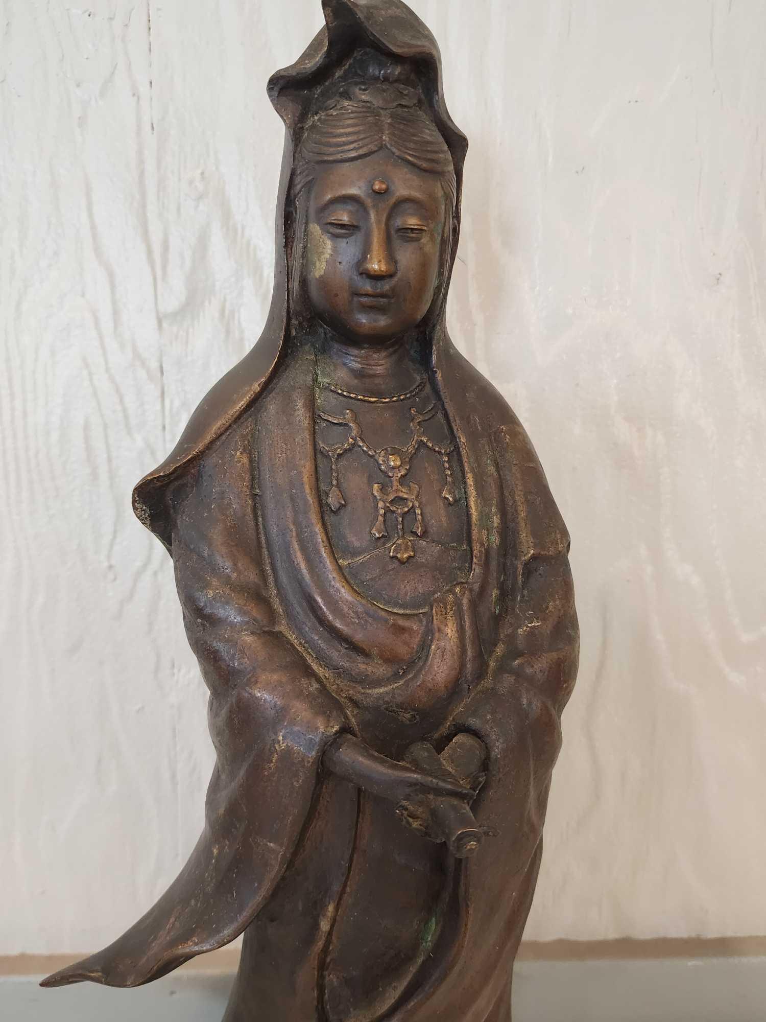 Beautiful old antique Guanyin / bronze statue