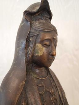 Beautiful old antique Guanyin / bronze statue