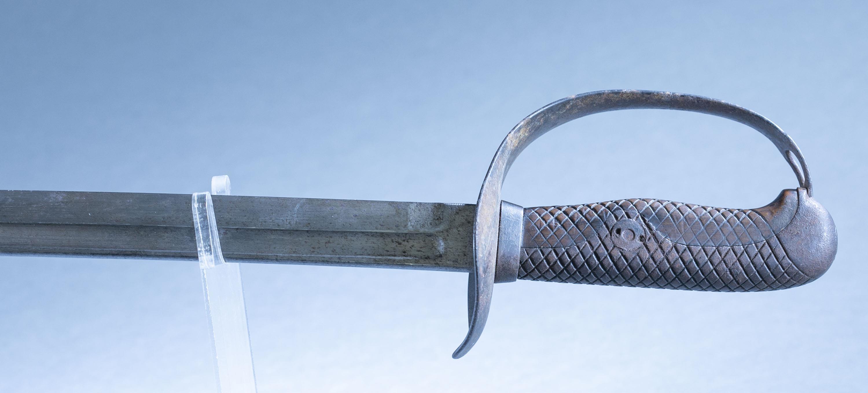 Japanese Type 32 cavalry saber and scabbard
