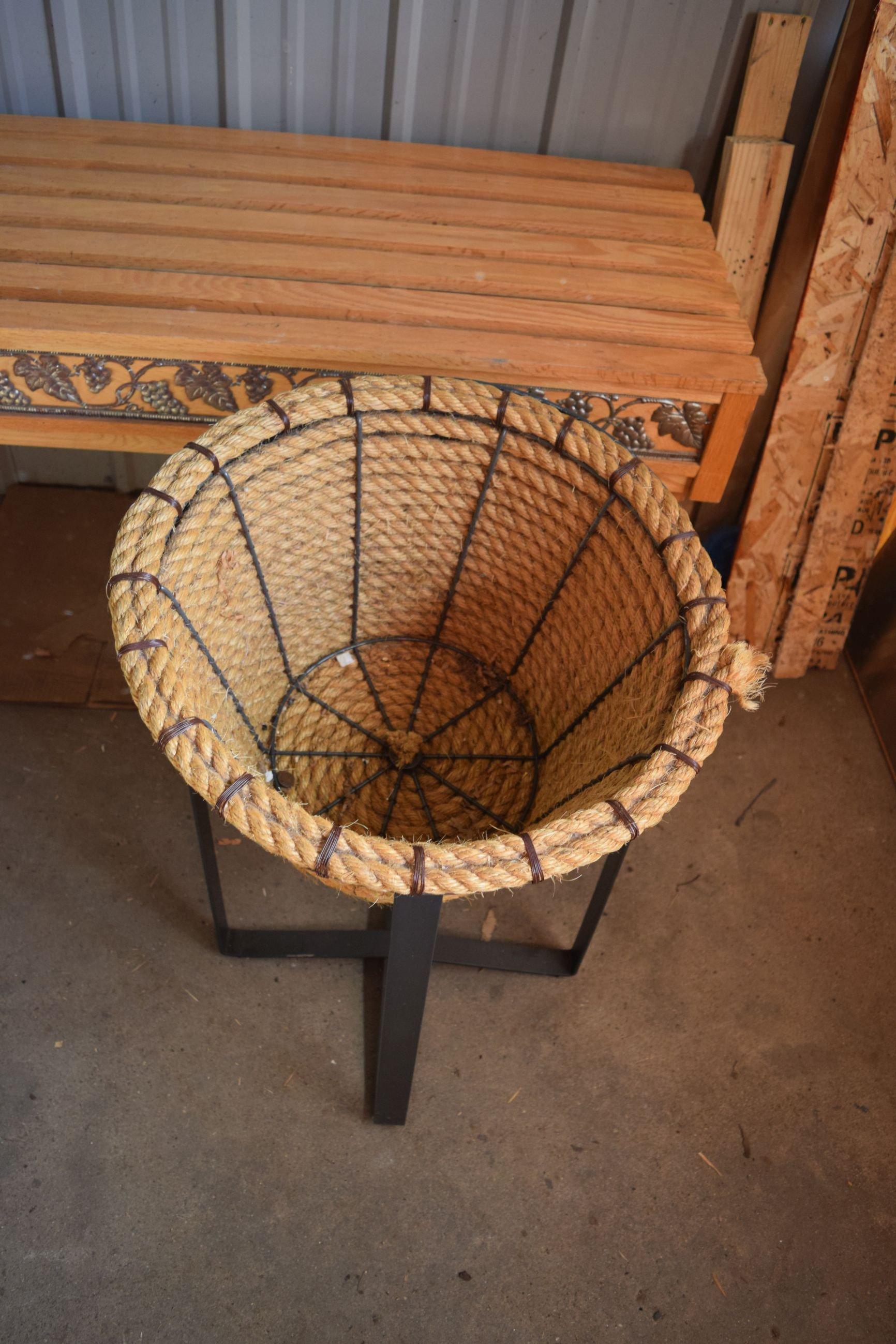 Rope Display Basket with Metal Stand