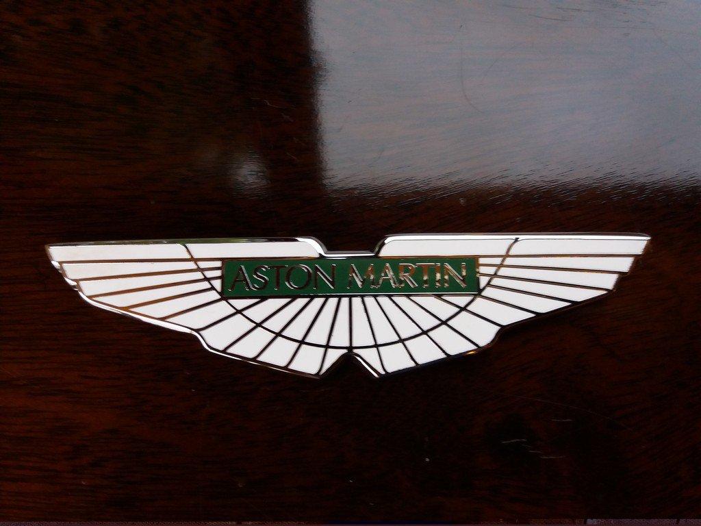 Aston Martin AMV8 Items.