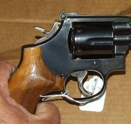 Smith & Wesson 586 357 Mag revolver