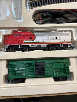 Model Power Pride of the Line HO scale Ready to Run Electric Train set