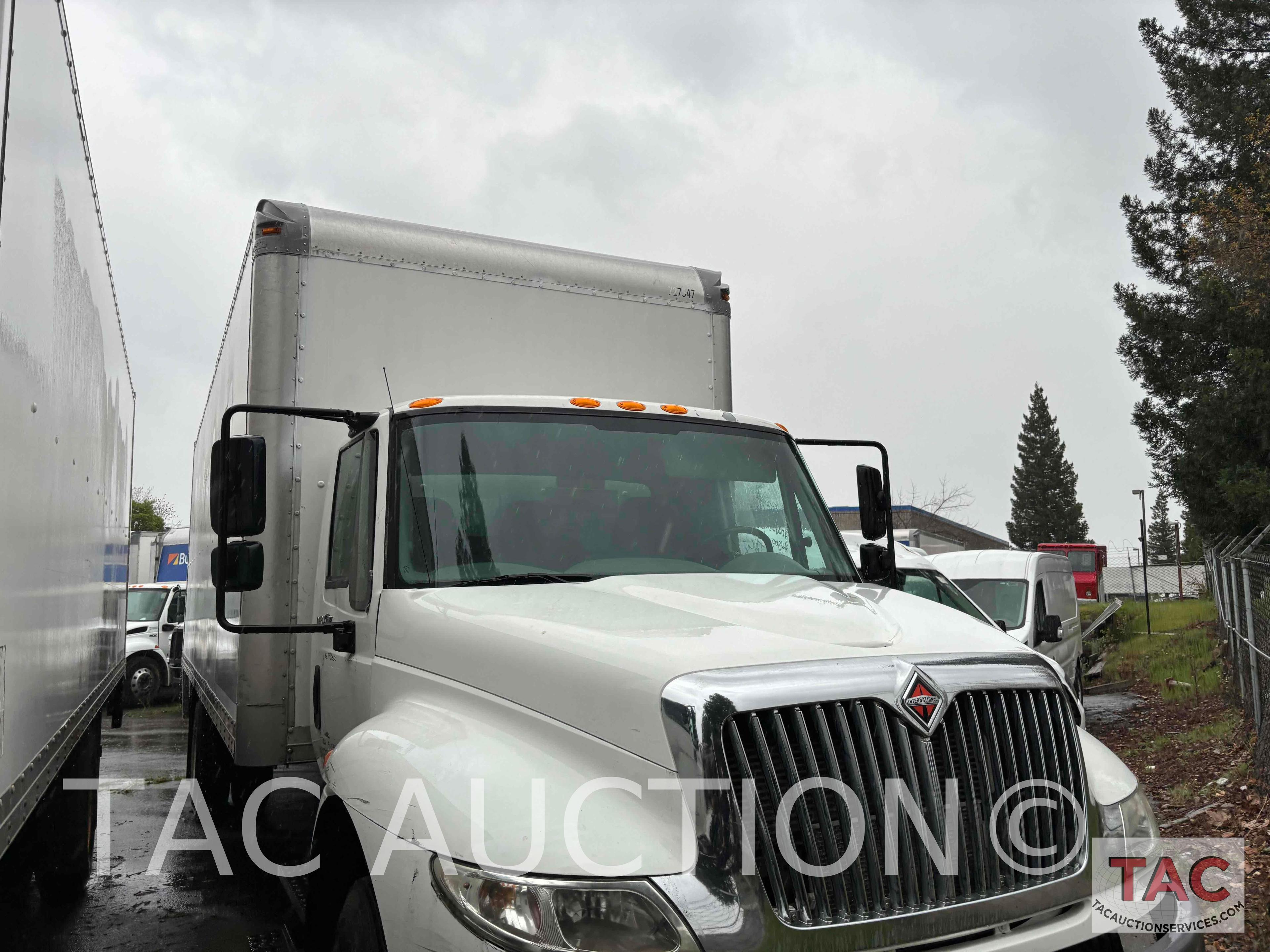 2018 International 4300 26ft Box Truck
