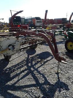 IH 35 Bar Rake. Hydraulic Drive. "Nevin Wenger Consignment"      / Onsite L
