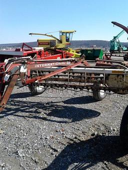IH 35 Bar Rake. Hydraulic Drive. "Nevin Wenger Consignment"      / Onsite L