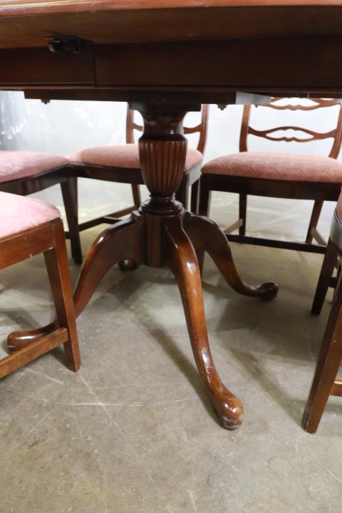Thomasville Cherry Pedestal Dining Room Table And 6 Chairs