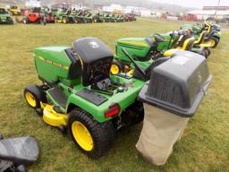 John Deere 240 Lawn Tractor