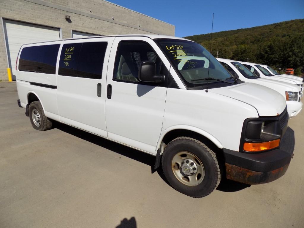 2008 Chevrolet Express Van, 15-Passenger, 5-Row, 6.0L V-8, Auto, White, Goo