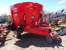 Kuhn 5127 Vertical Mixing/Feeder Wagon - Like New, Never Came w/Scales - Su