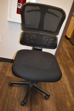 HIGHBACK EXECUTIVE STYLE OFFICE CHAIR, MESH BACK,