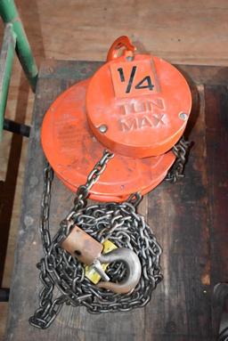 CM 1/4 TON CHAIN HOIST, LOCATED IN SHED