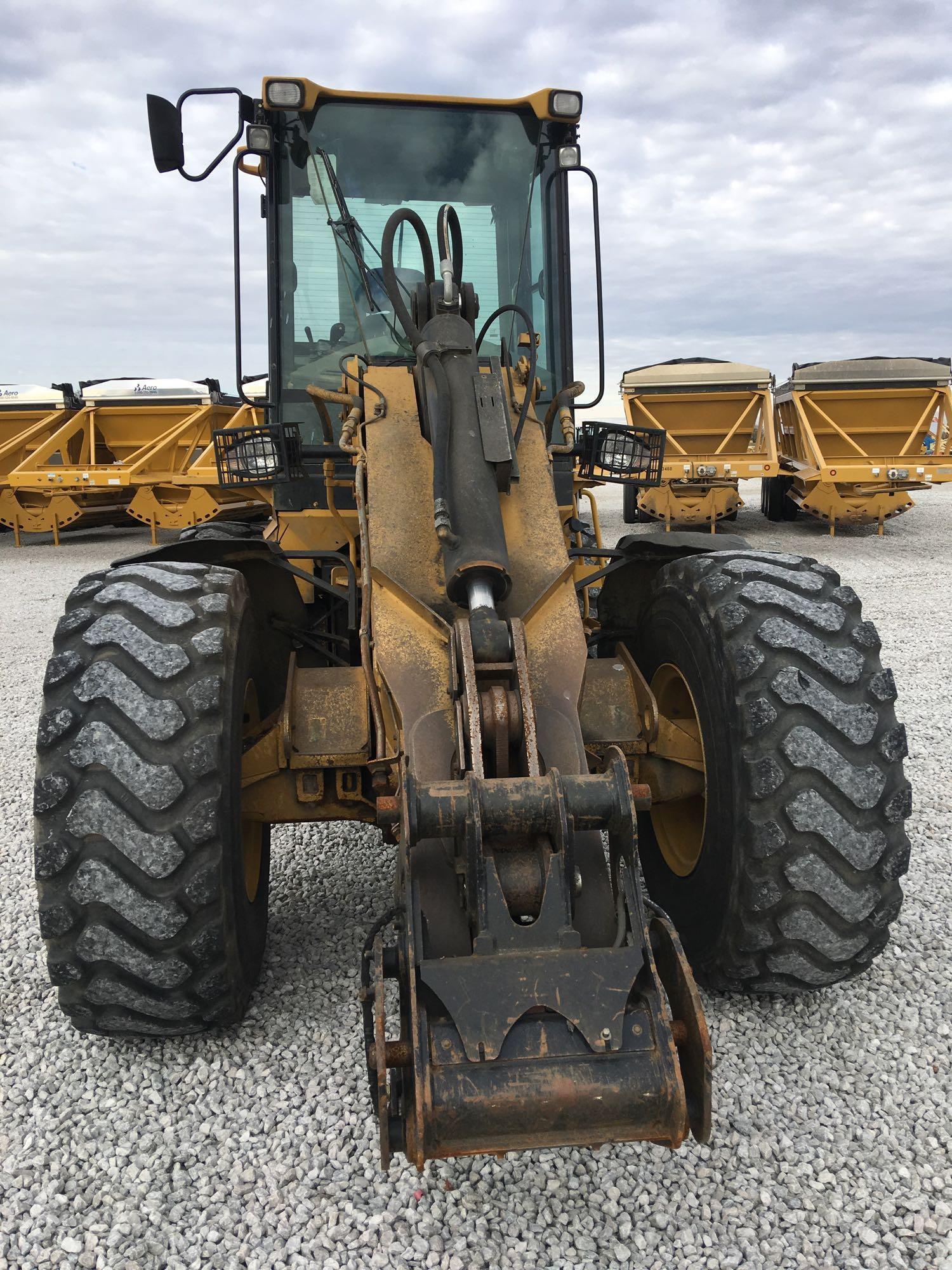 **UPDATE- BUCKET NOW INCLUDED!!2007 Catapillar 930 front loader