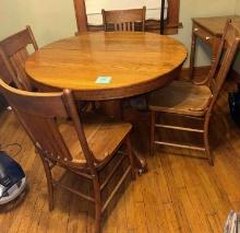 SOLID ROUND OAK PEDESTAL TABLE AND 4 SOLID CHAIRS!