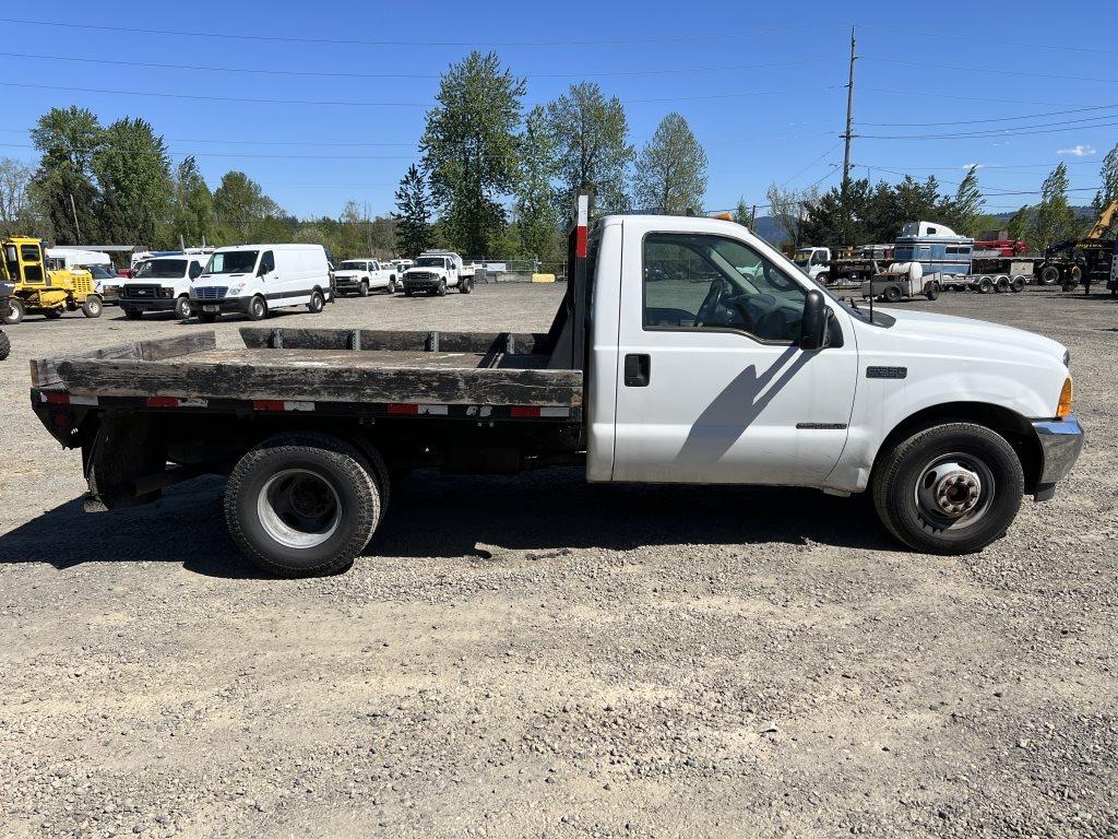 2001 Ford F350 SD Flatbed Truck