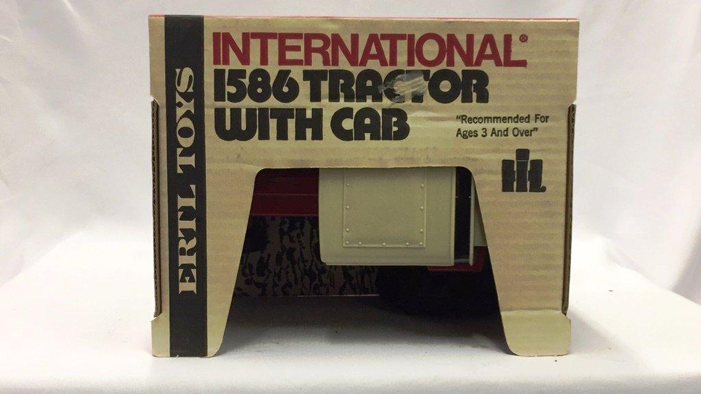 Ertl IH 1586 W/ cab 1/16 Original box