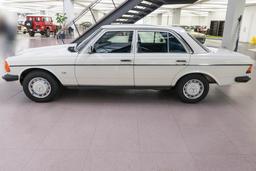 1983 Mercedes-Benz 200 (W123)