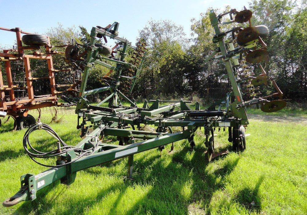 30’ Quinstar FallowMaster II w/Coulters & Pickers & Packer Hitch