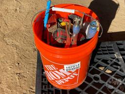 BUCKET OF MISCELLANEOUS HAND TOOLS