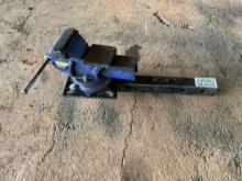 HITCH MOUNTED VISE