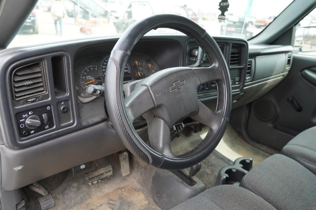 2004 Chevrolet Silverado Pickup Truck