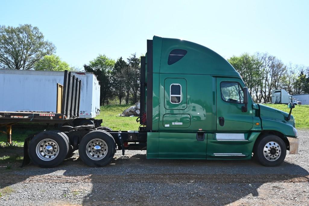 2015 Freightliner Cascadia 125 Truck