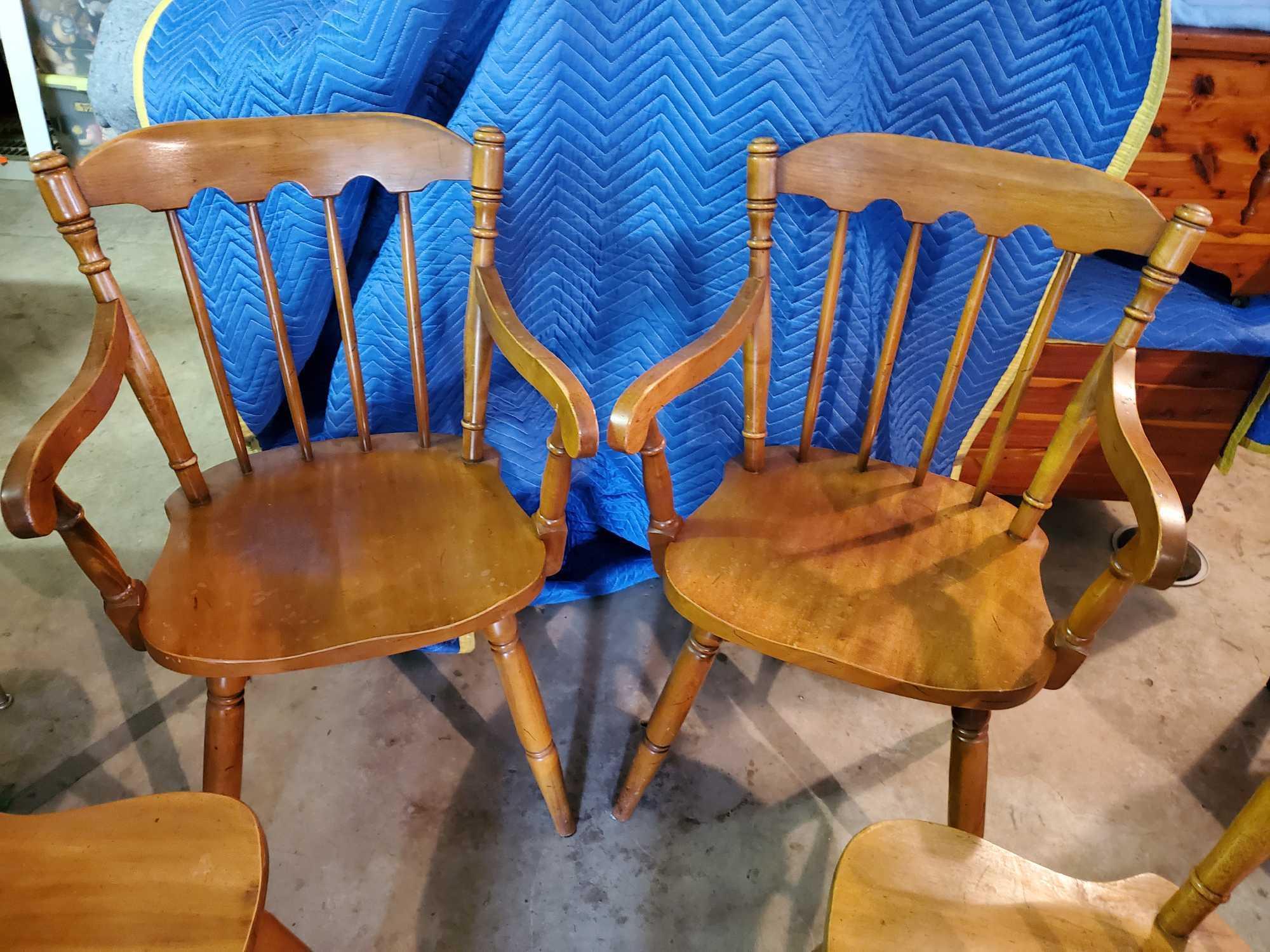 Very nice Vintage DINING table and (6) chairs including 2 captain, 2 leaves