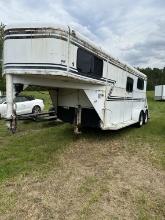 Horse trailer with living quarters
