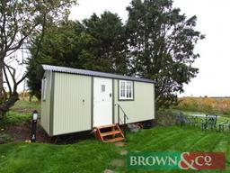 2 nights weekend holiday accommodation at The Shepherds Hut, Abbey Farm, North Western, Thame, Oxon,